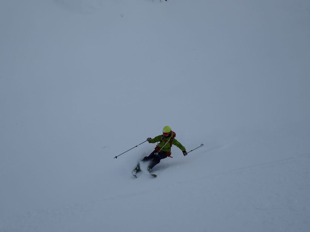 白岳沢を滑降。白岳 白岳沢 スキー滑降 バックカントリー