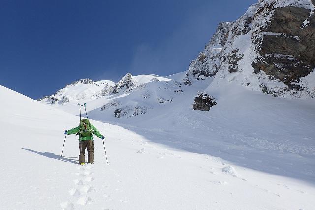 平蔵谷を登行。剱岳 大脱走ルンゼ スキー滑降 山スキー
