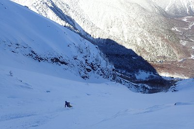 焼岳上堀沢の快適な滑降 焼岳 上堀沢 滑降 山スキー バックカントリー