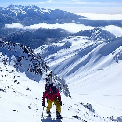 次第に高度感が増していく焼岳北峰南尾根 焼岳 上堀沢 滑降 山スキー バックカントリー