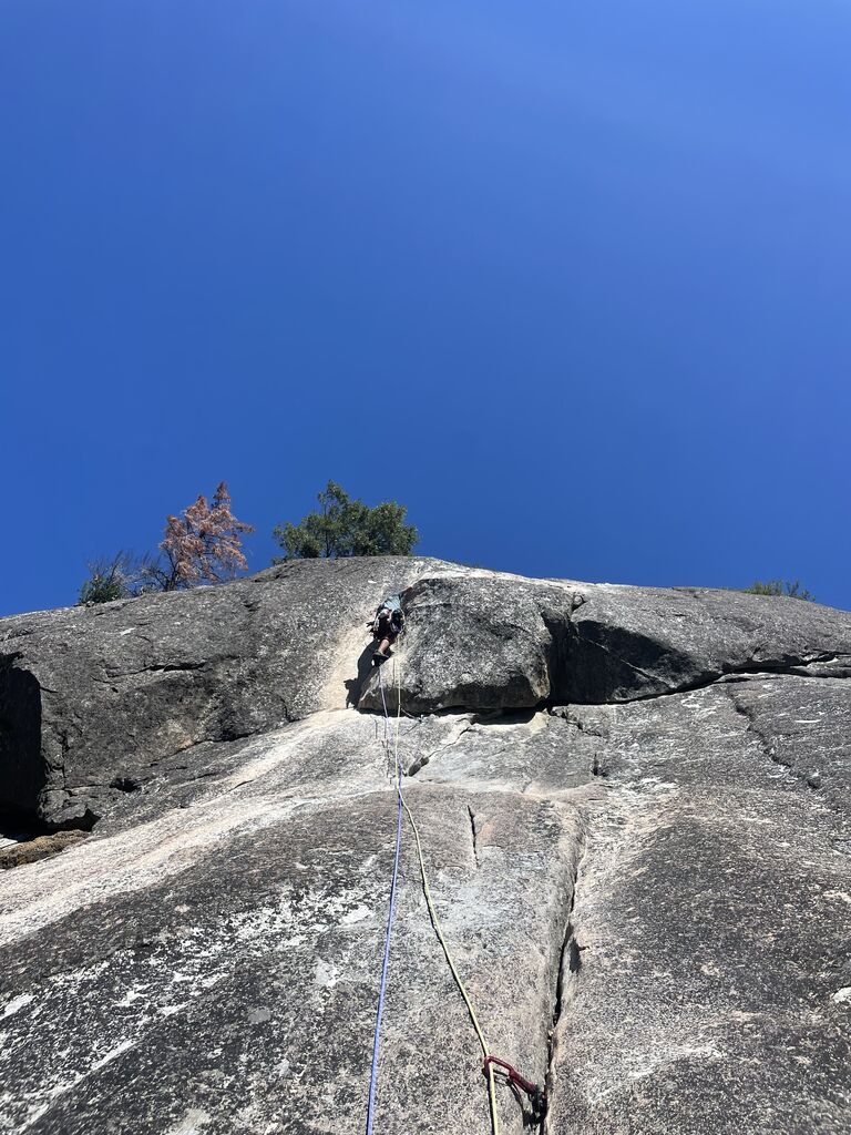 Yosemite Ranger Rock Nutcracker 5.8 マルチピッチクライミング IMG_0778
