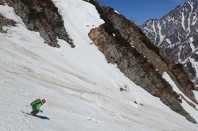 カガミ谷を滑降。奥大日岳 東面 カガミ谷スキー滑降